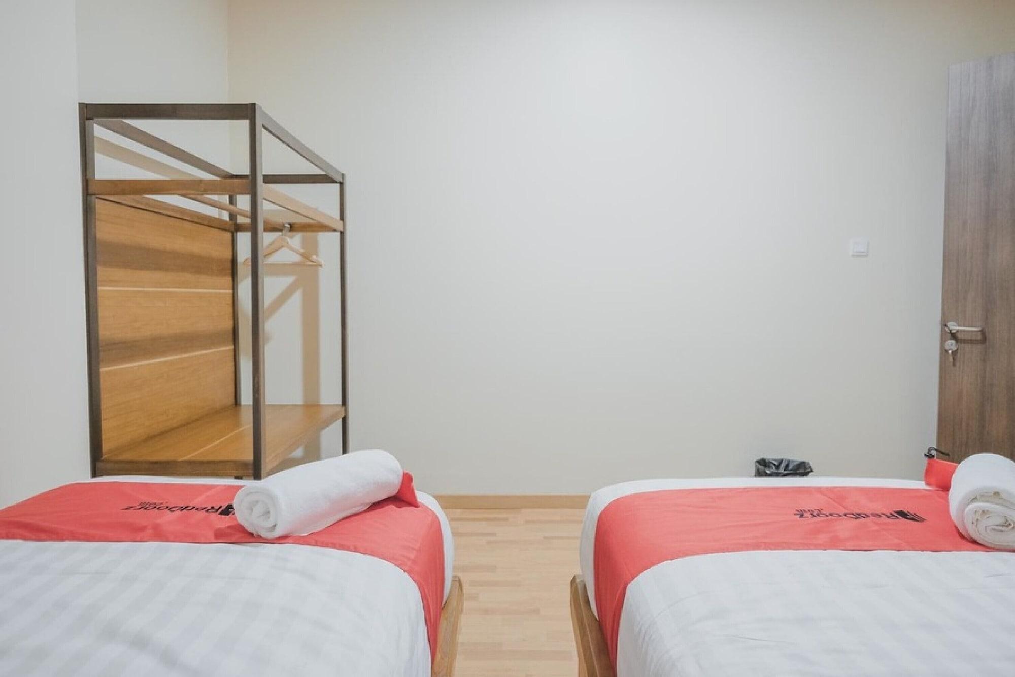 Reddoorz Plus Near Soekarno Hatta Airport 2 Tangerang Exterior photo