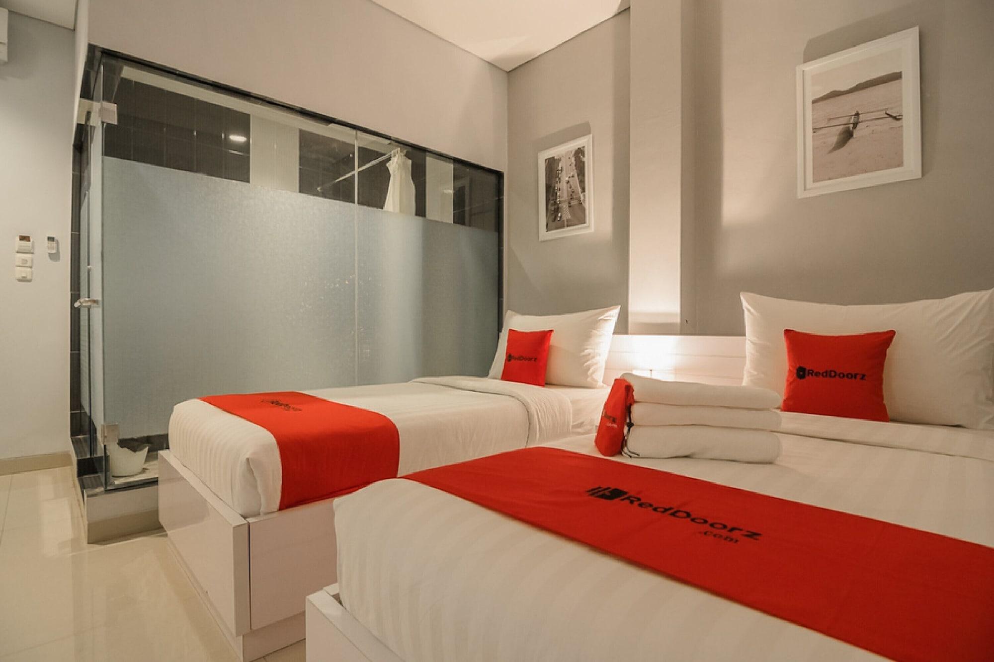 Reddoorz Plus Near Soekarno Hatta Airport 2 Tangerang Exterior photo