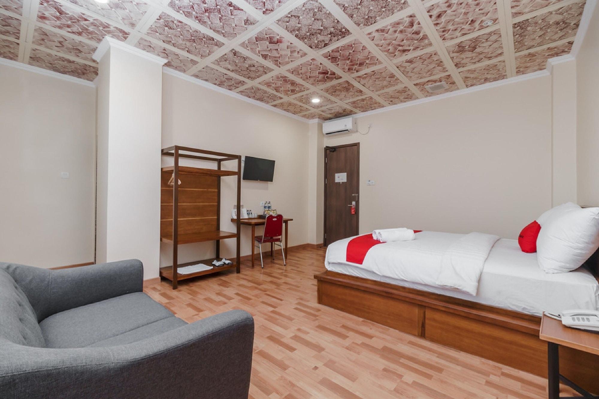 Reddoorz Plus Near Soekarno Hatta Airport 2 Tangerang Exterior photo