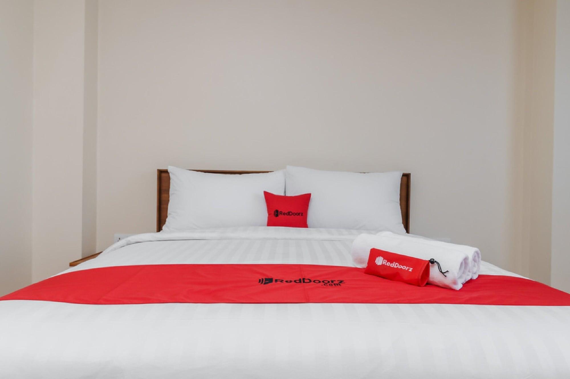 Reddoorz Plus Near Soekarno Hatta Airport 2 Tangerang Exterior photo
