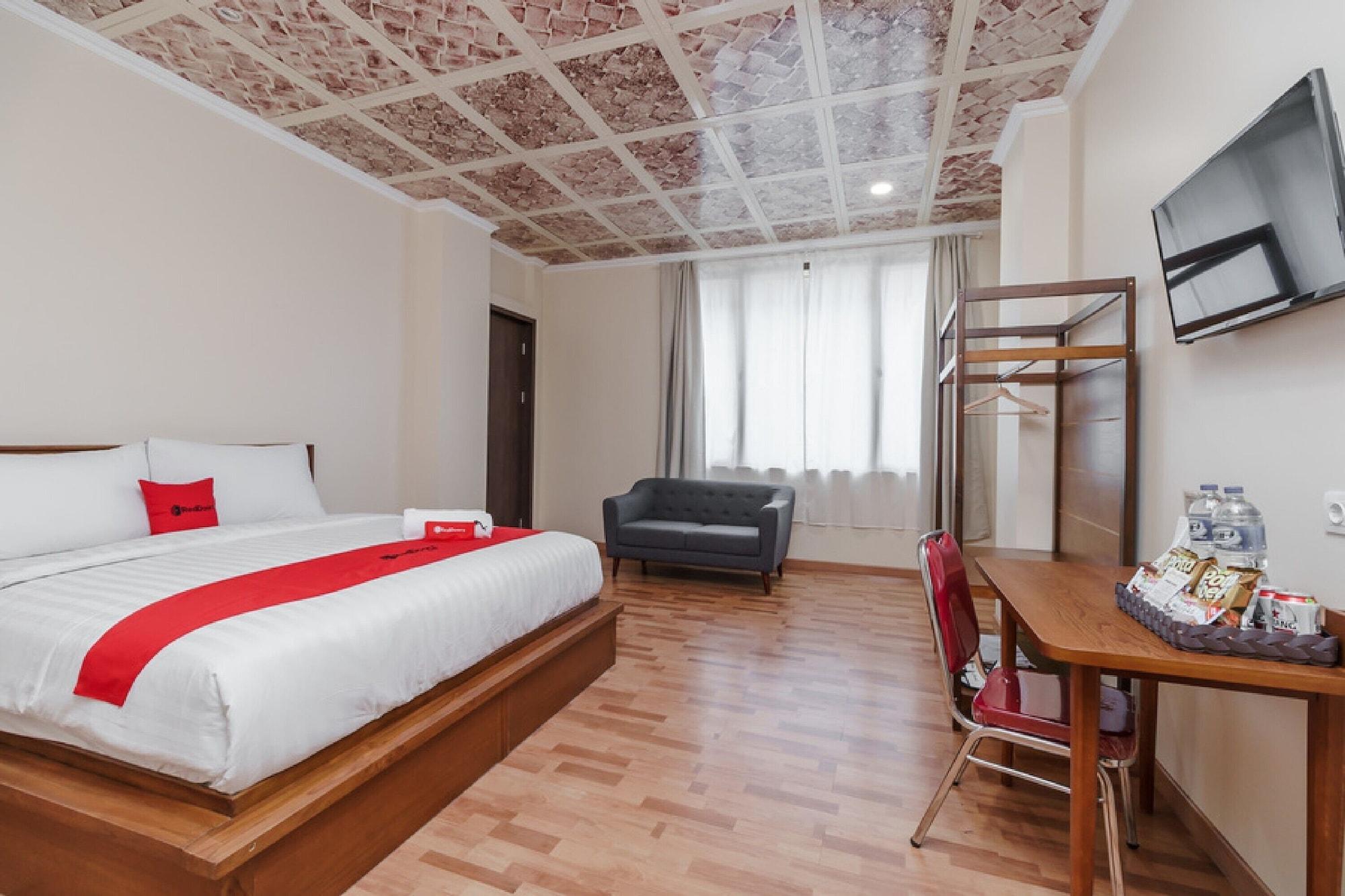Reddoorz Plus Near Soekarno Hatta Airport 2 Tangerang Exterior photo