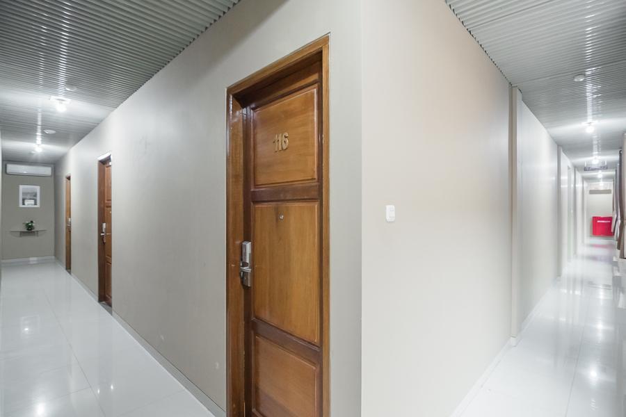 Reddoorz Plus Near Soekarno Hatta Airport 2 Tangerang Exterior photo