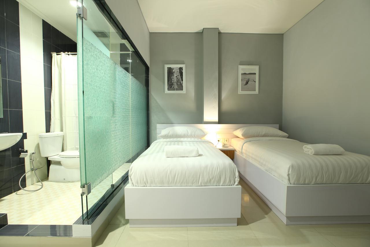 Reddoorz Plus Near Soekarno Hatta Airport 2 Tangerang Exterior photo
