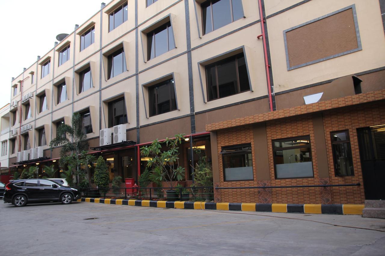 Reddoorz Plus Near Soekarno Hatta Airport 2 Tangerang Exterior photo