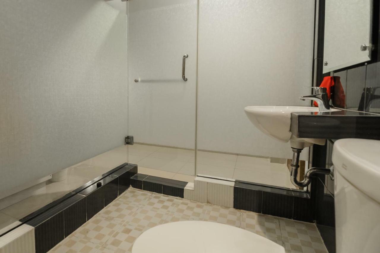 Reddoorz Plus Near Soekarno Hatta Airport 2 Tangerang Exterior photo