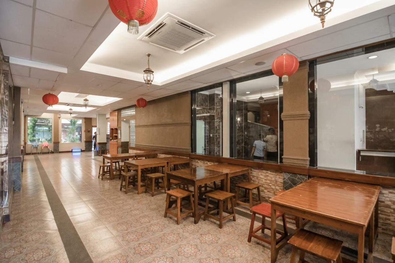 Reddoorz Plus Near Soekarno Hatta Airport 2 Tangerang Exterior photo