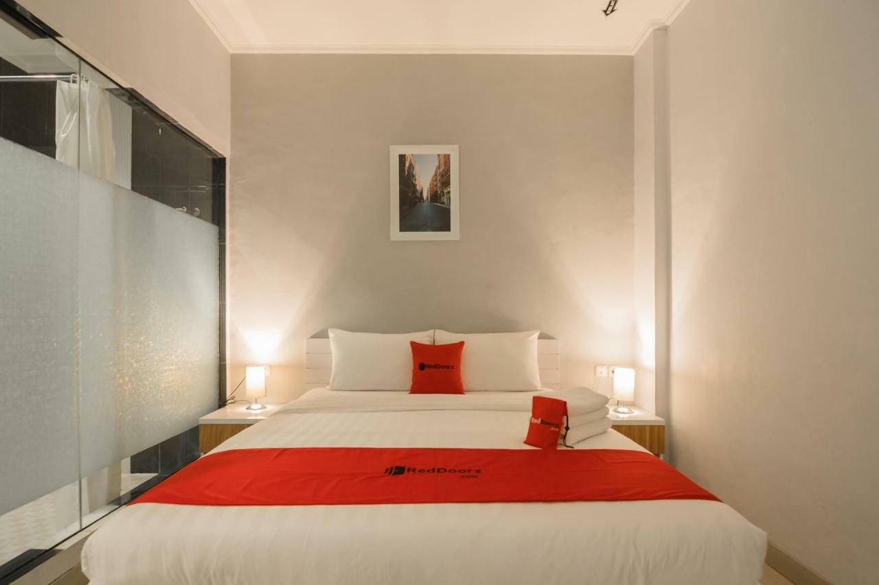 Reddoorz Plus Near Soekarno Hatta Airport 2 Tangerang Exterior photo