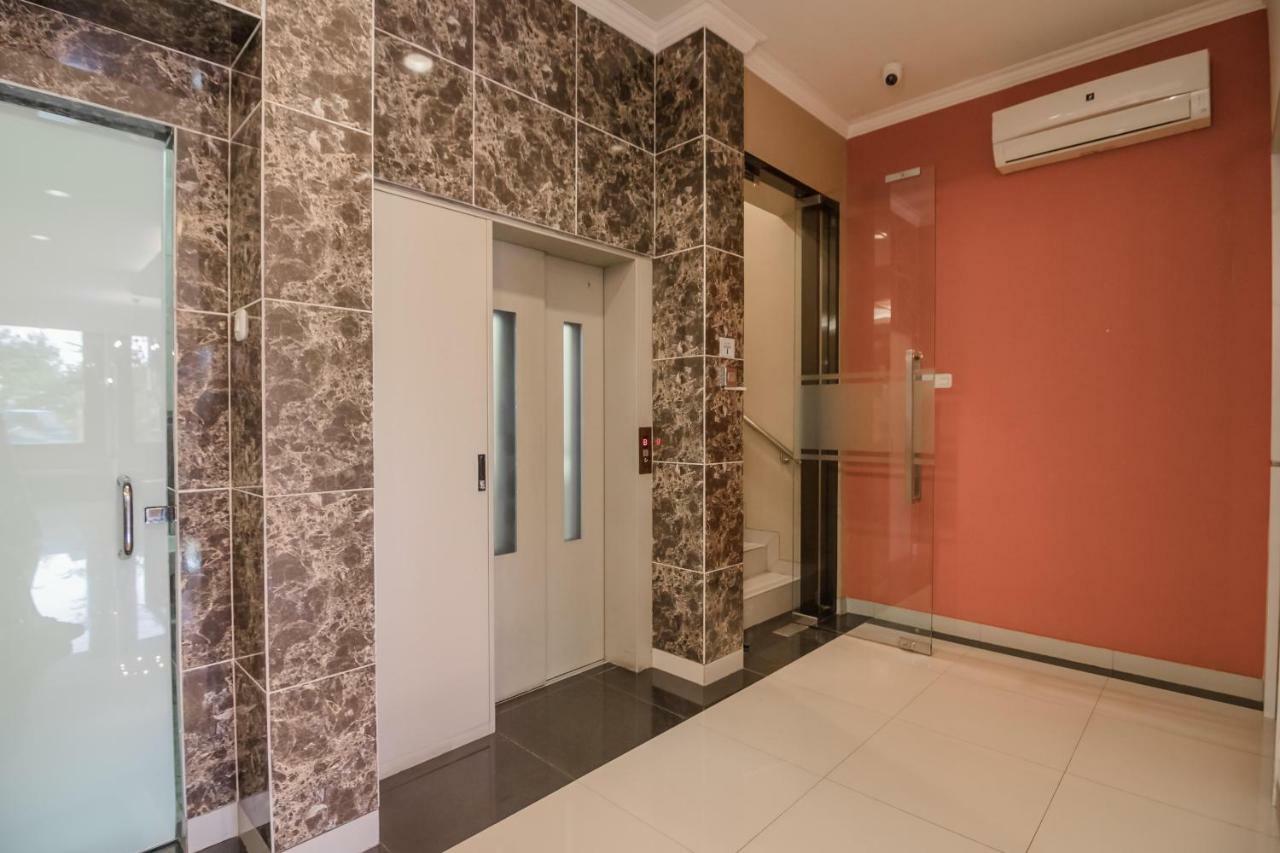 Reddoorz Plus Near Soekarno Hatta Airport 2 Tangerang Exterior photo