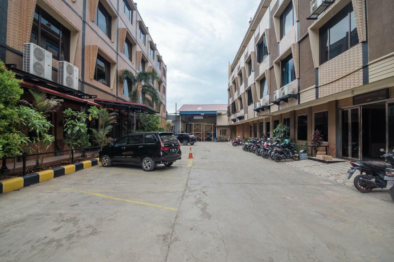 Reddoorz Plus Near Soekarno Hatta Airport 2 Tangerang Exterior photo