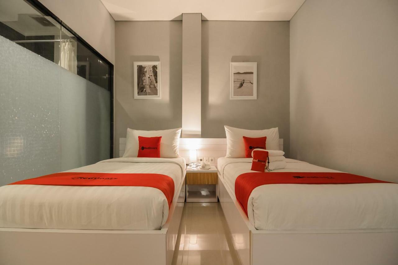 Reddoorz Plus Near Soekarno Hatta Airport 2 Tangerang Exterior photo