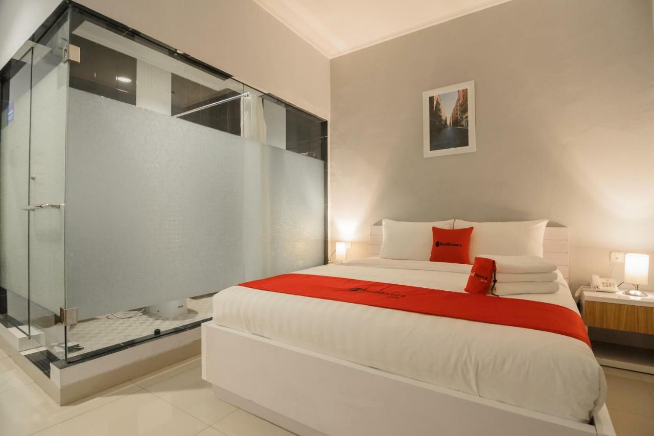 Reddoorz Plus Near Soekarno Hatta Airport 2 Tangerang Exterior photo