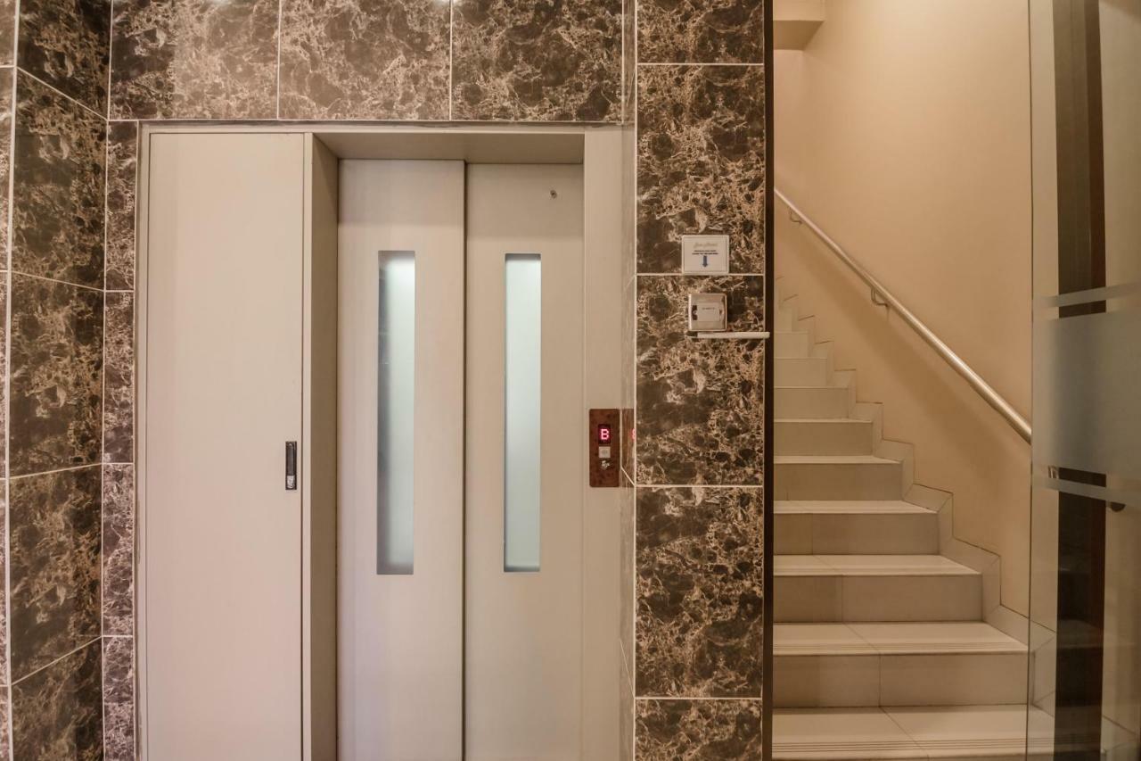 Reddoorz Plus Near Soekarno Hatta Airport 2 Tangerang Exterior photo