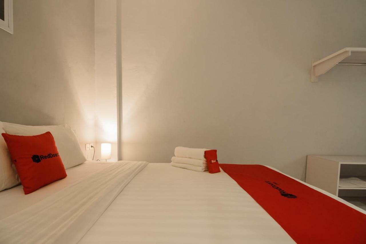 Reddoorz Plus Near Soekarno Hatta Airport 2 Tangerang Exterior photo